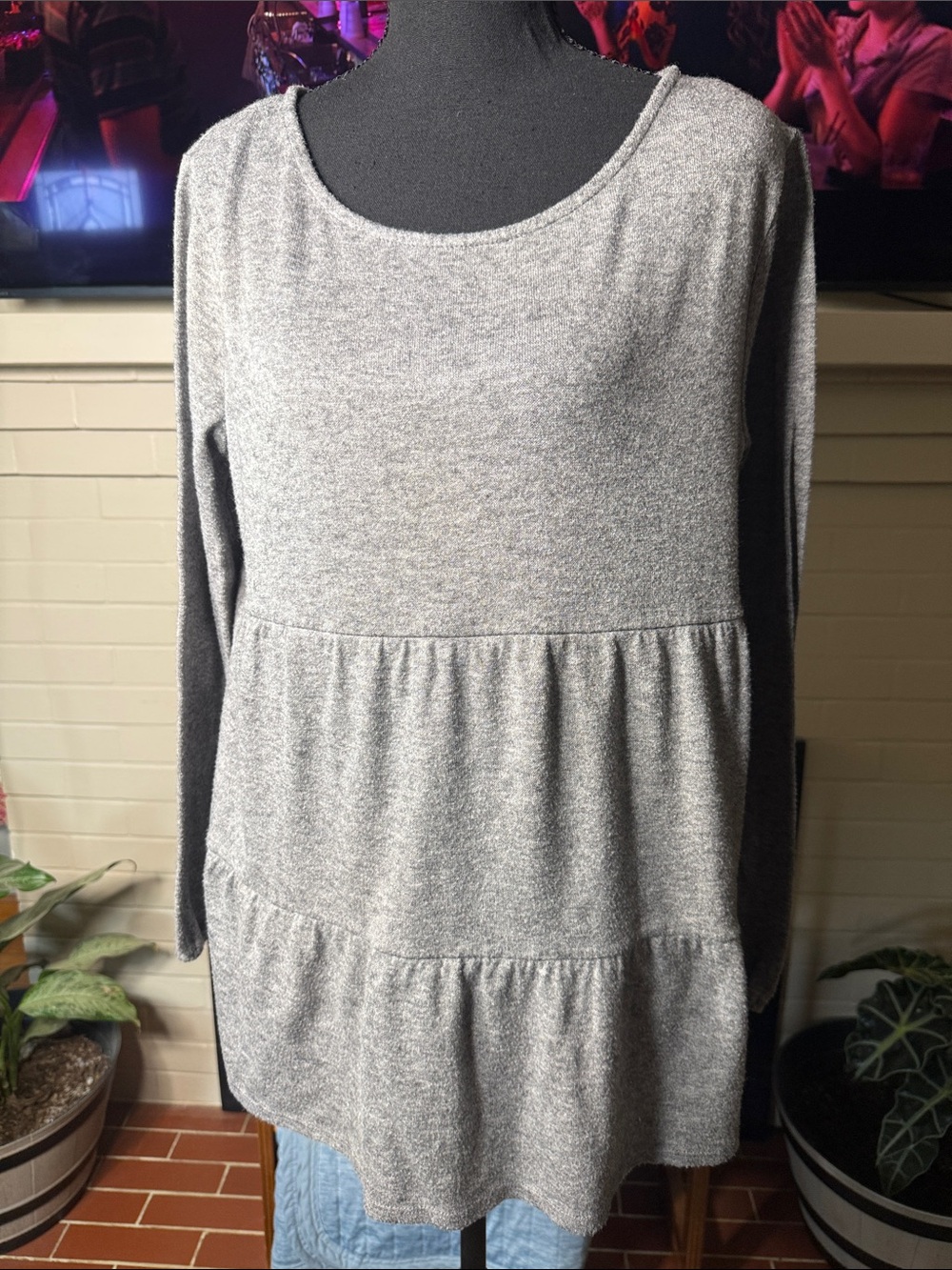 LC Lauren Conrad Gray Tiered Long Sleeve Knit Tunic